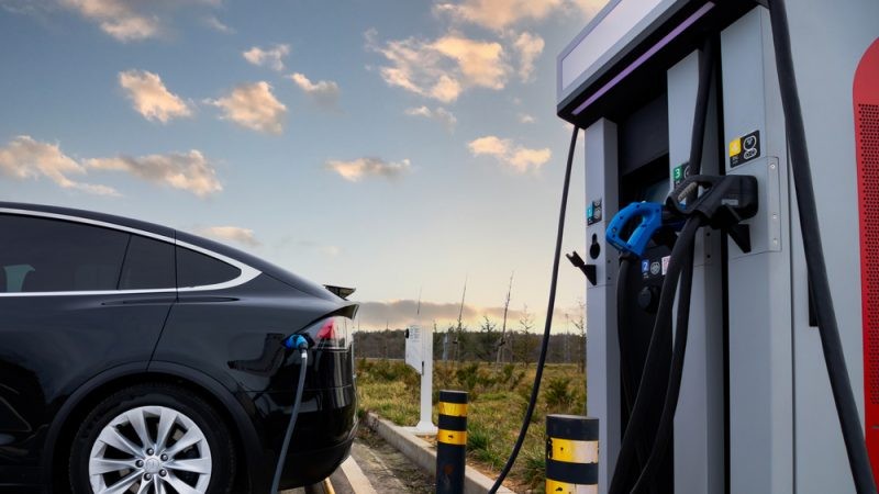 汽車充電樁加盟費用大公開，讓你投資更明智！