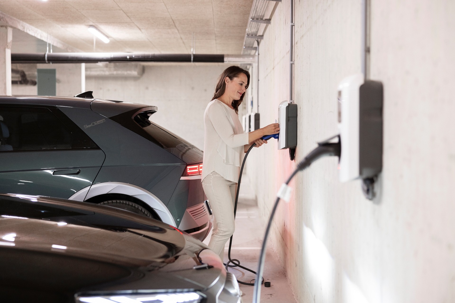 建一個汽車充電站需要搭配哪些充電樁機型？