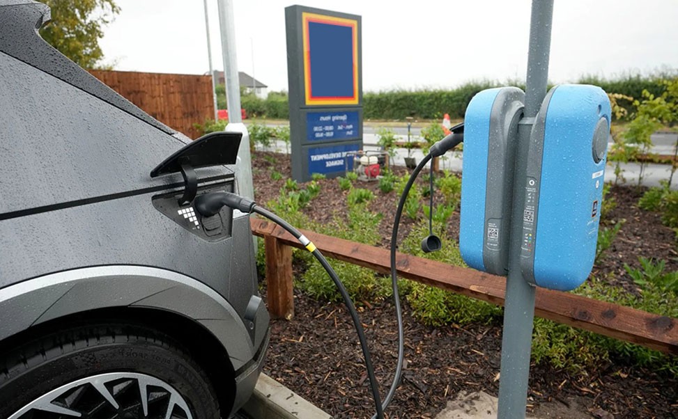 汽車充電站加盟：探索藍(lán)海市場的制勝之道